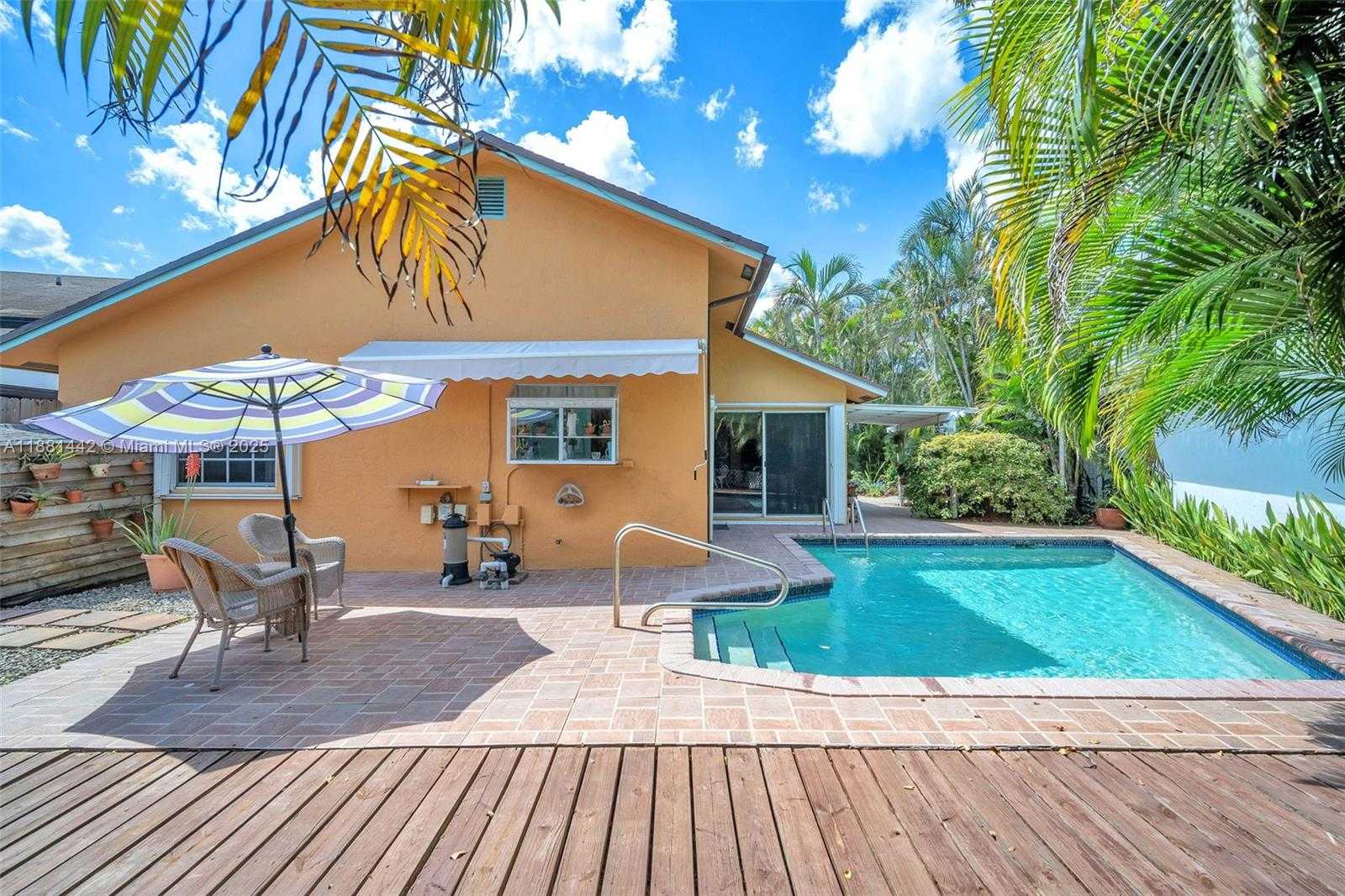Small Image of 5660 SOUTH WEST 99TH LN, Cooper City Number 4
