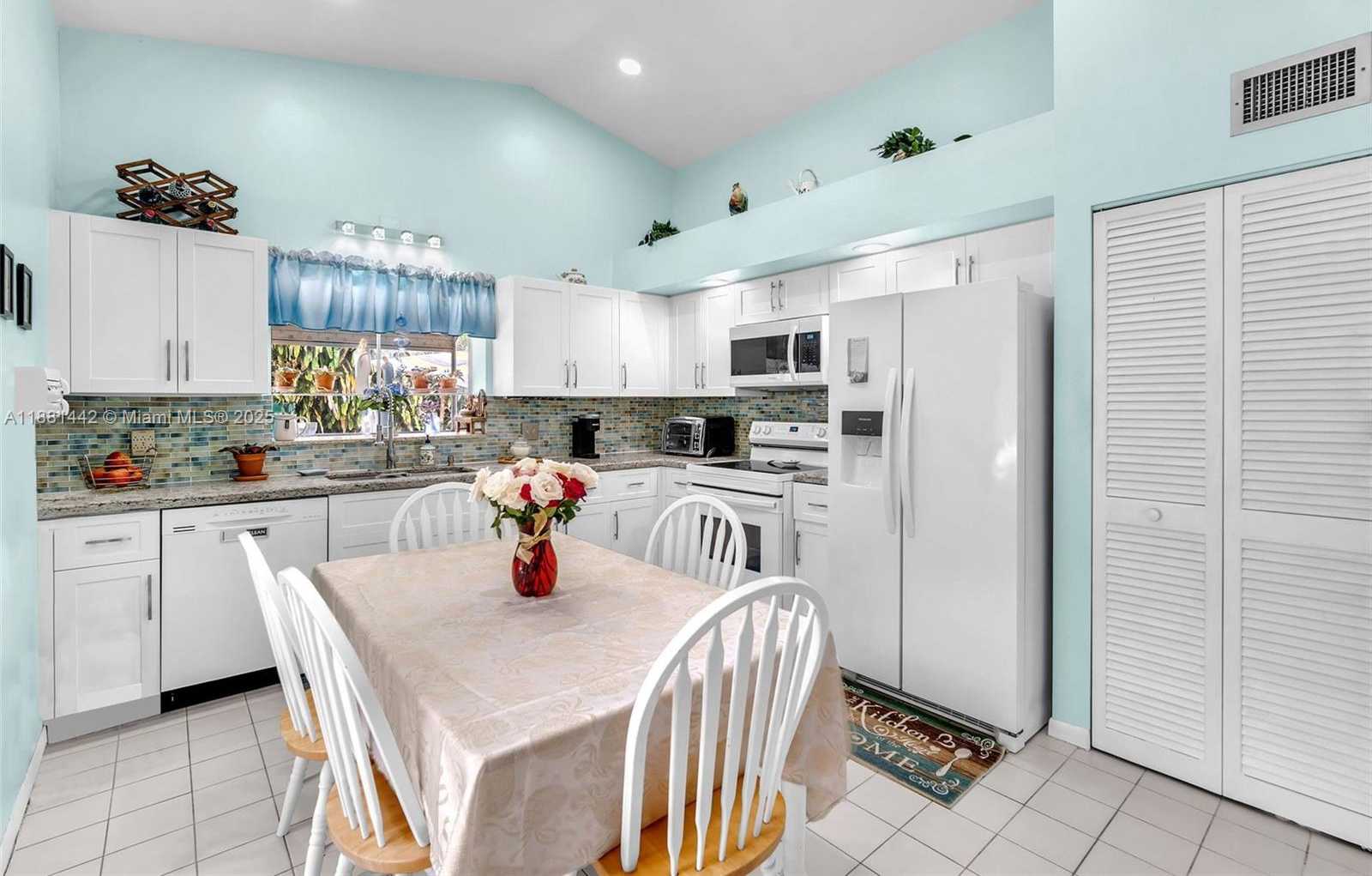 Small Image of 5660 SOUTH WEST 99TH LN, Cooper City Number 7