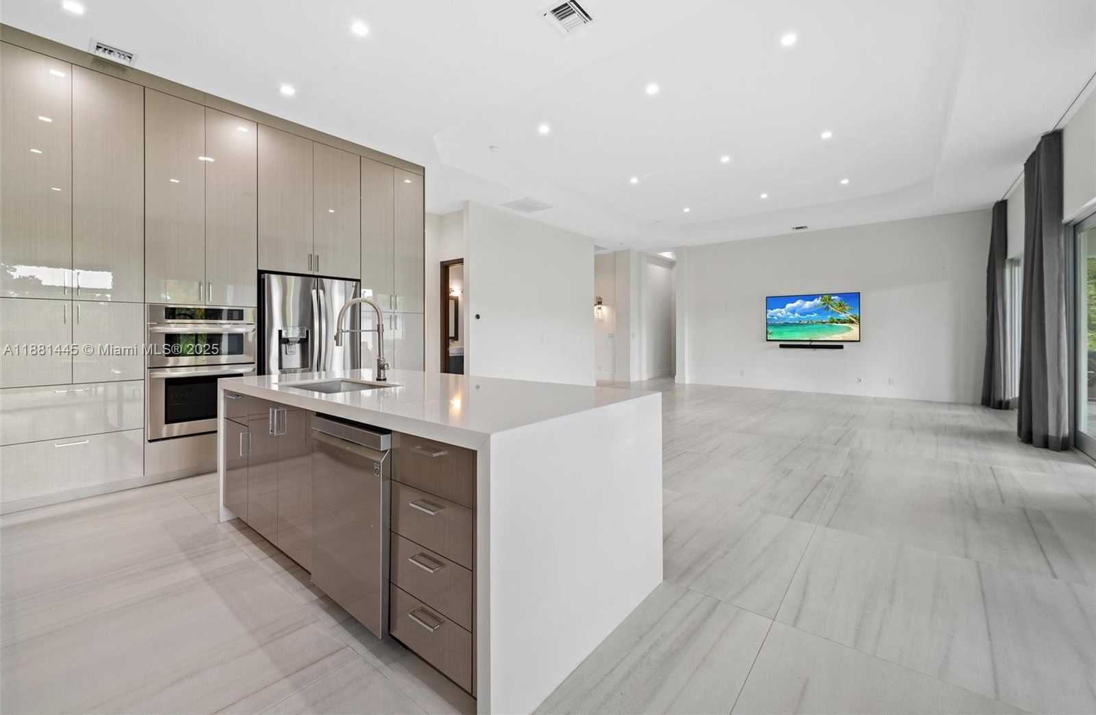 Small Image of 2400 SOUTH WEST 112TH AVE, Davie Number 22