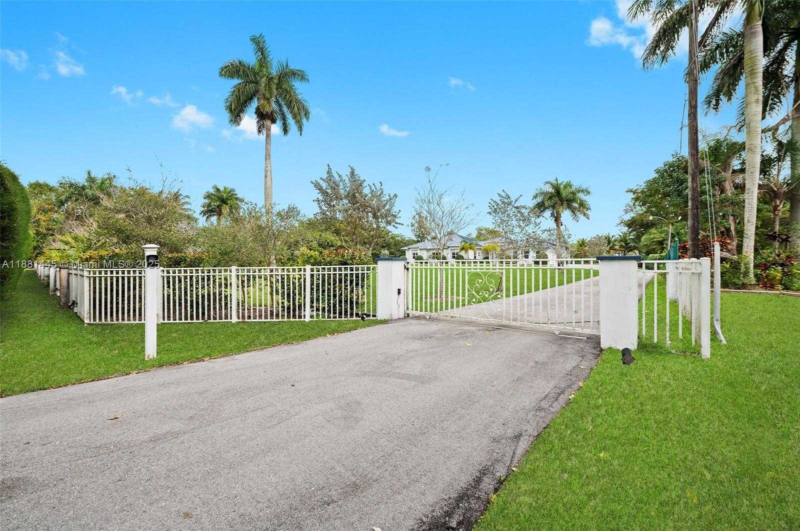 Small Image of 2400 SOUTH WEST 112TH AVE, Davie Number 6