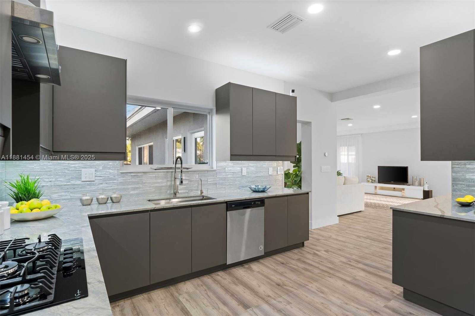 Small Image of 1155 TYLER ST, Hollywood Number 15