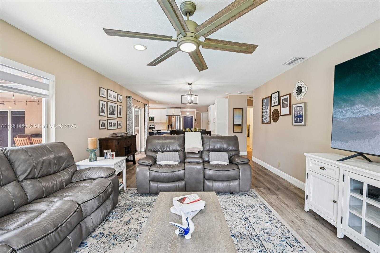 Small Image of 5610 WINDOVER WAY, Davie Number 14