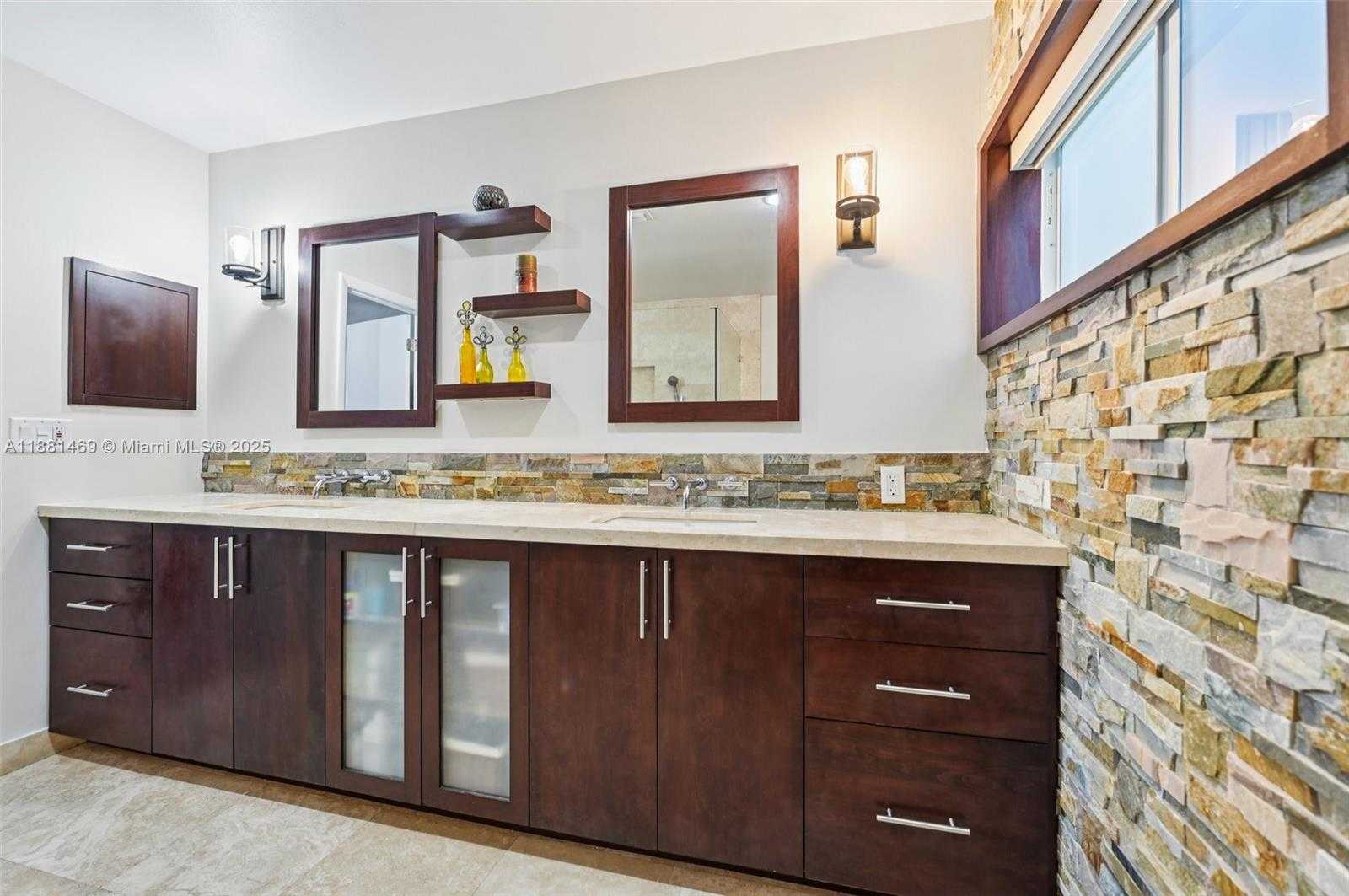 Small Image of 5610 WINDOVER WAY, Davie Number 36