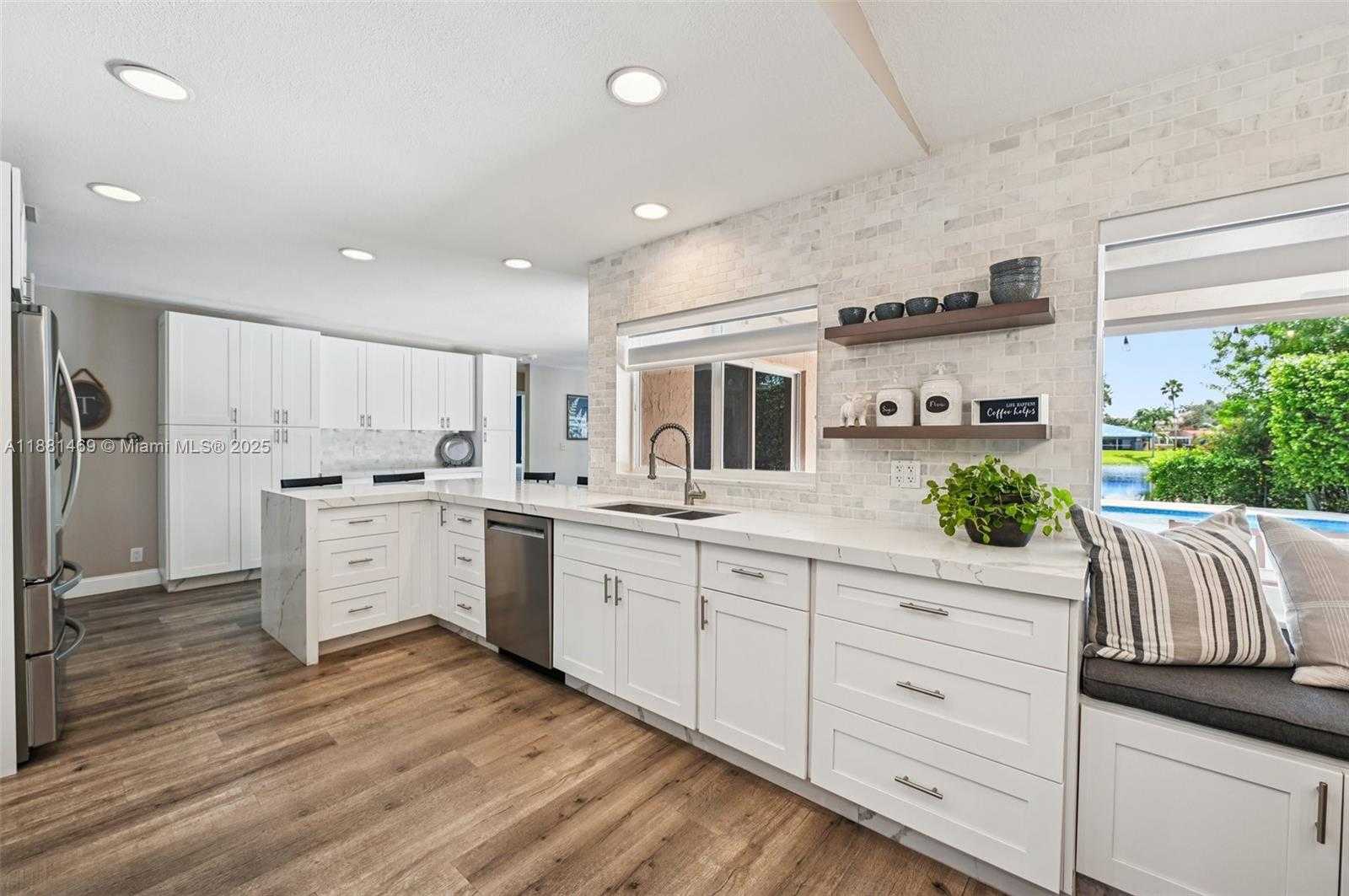 Small Image of 5610 WINDOVER WAY, Davie Number 4