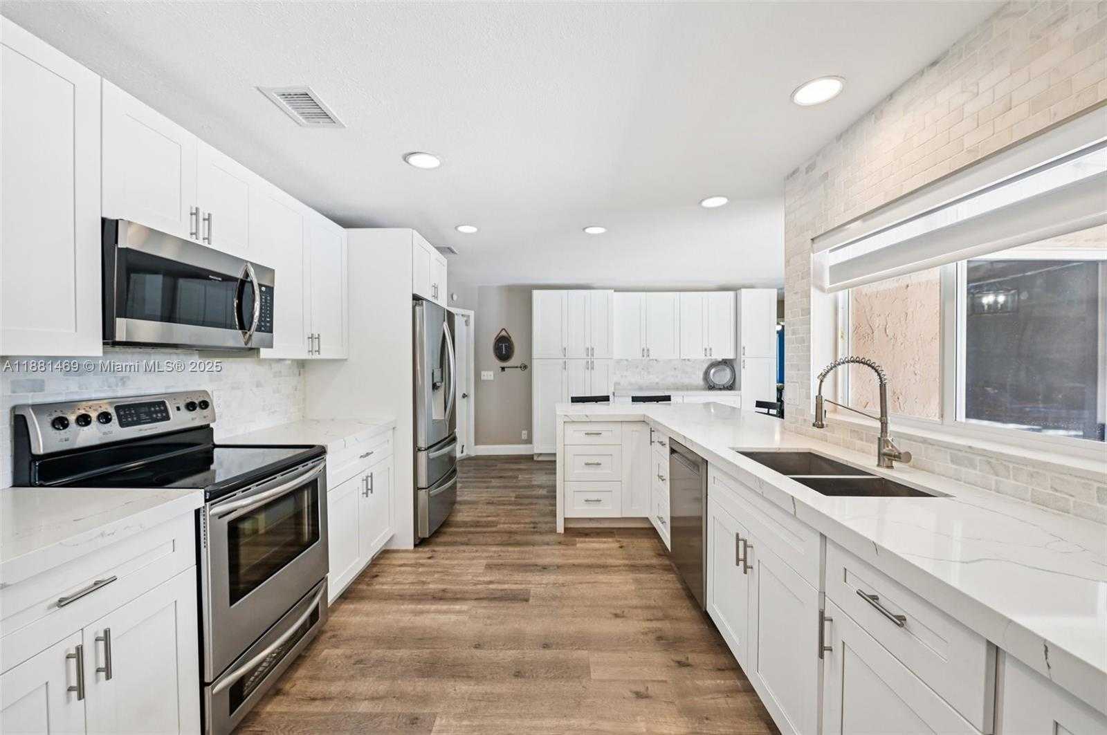 Small Image of 5610 WINDOVER WAY, Davie Number 6