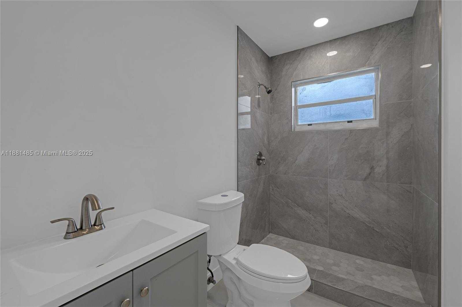Small Image of 2960 NORTH WEST 165TH ST, Miami Gardens Number 11