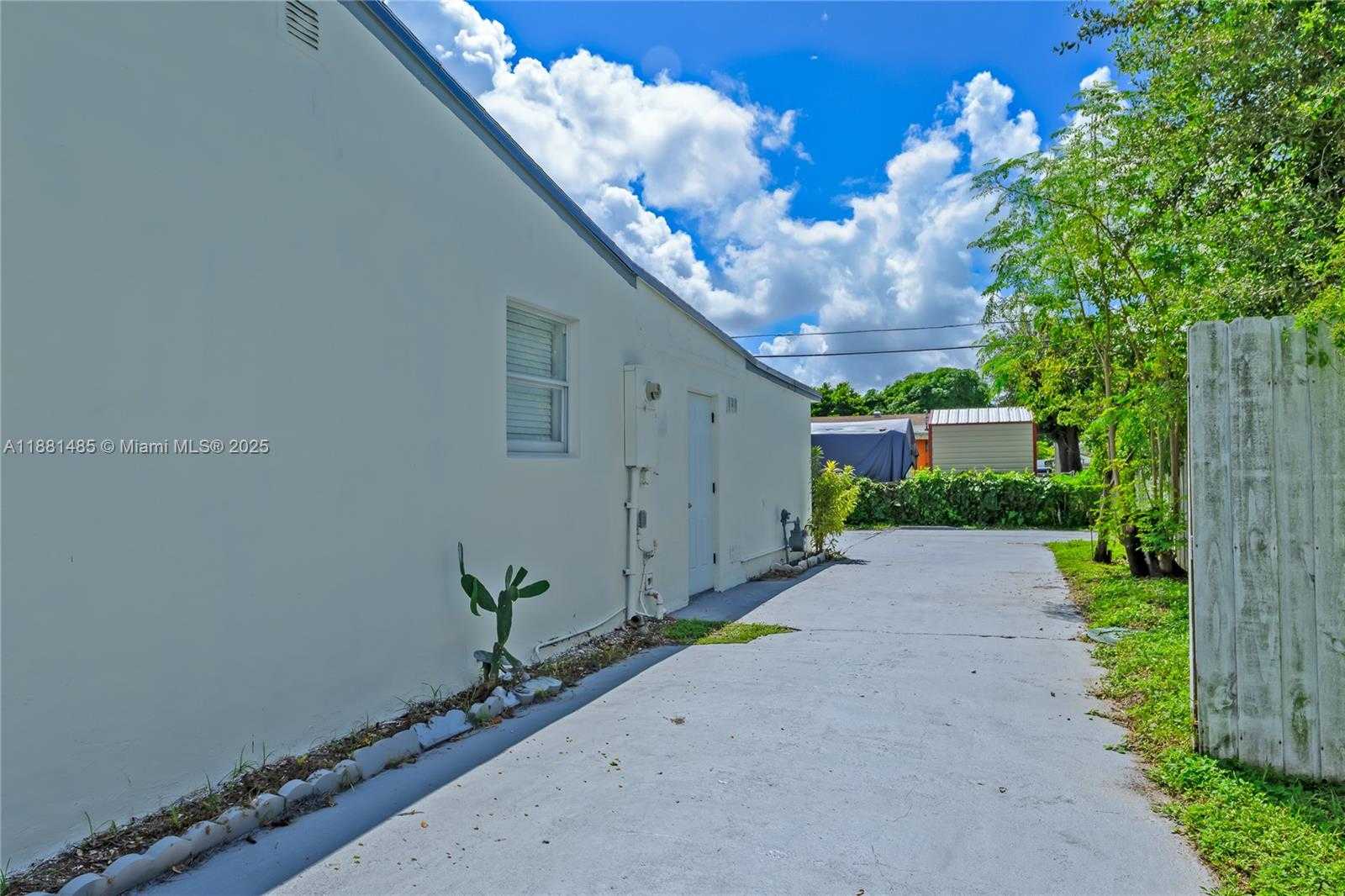 Small Image of 2960 NORTH WEST 165TH ST, Miami Gardens Number 19