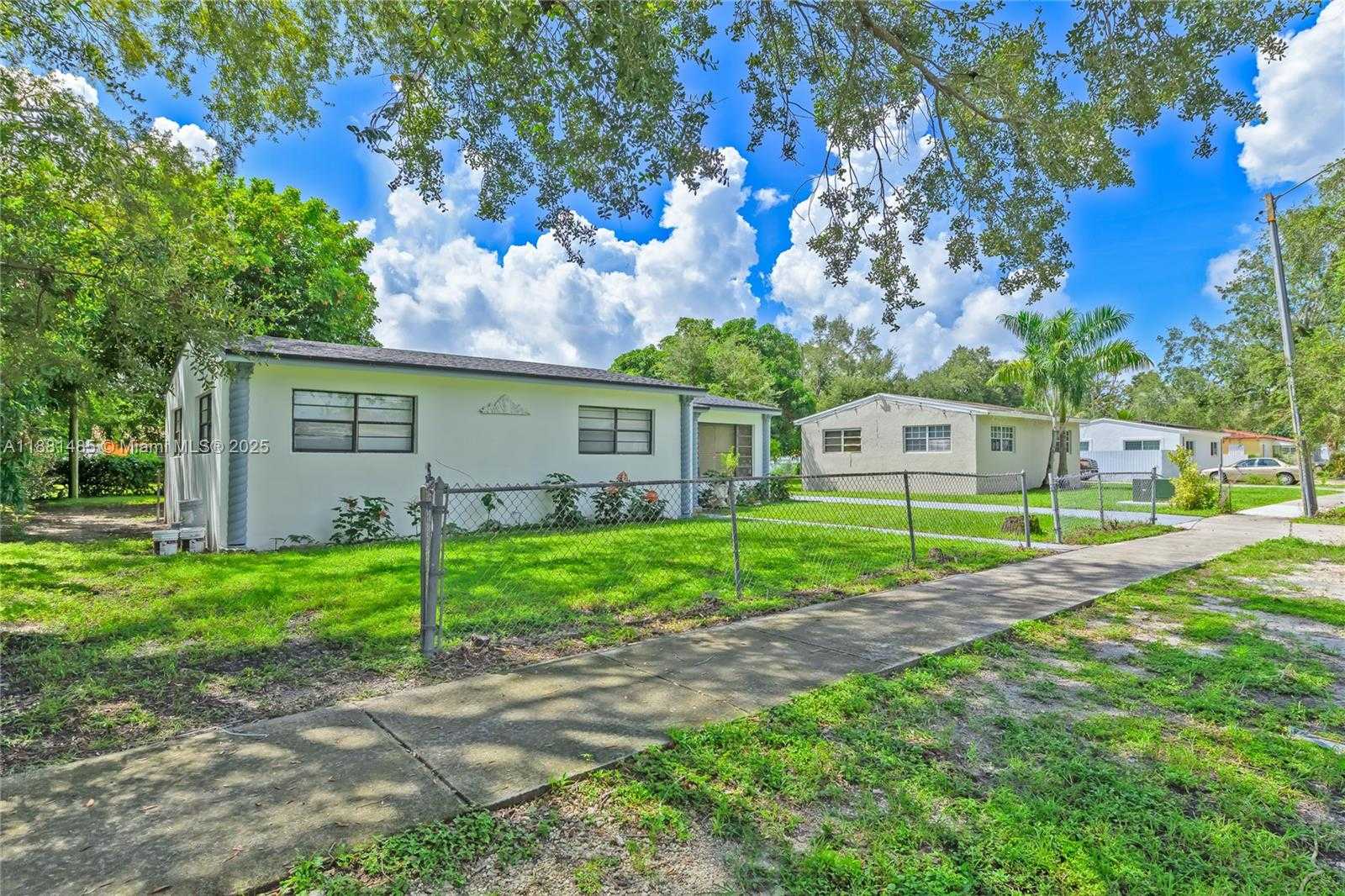Small Image of 2960 NORTH WEST 165TH ST, Miami Gardens Number 2