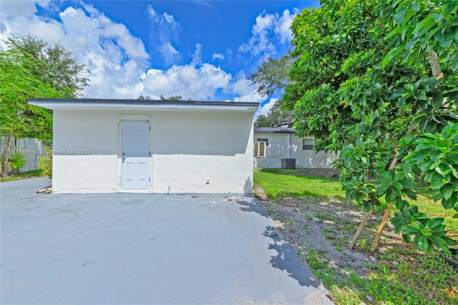 Small Image of 2960 NORTH WEST 165TH ST, Miami Gardens Number 21