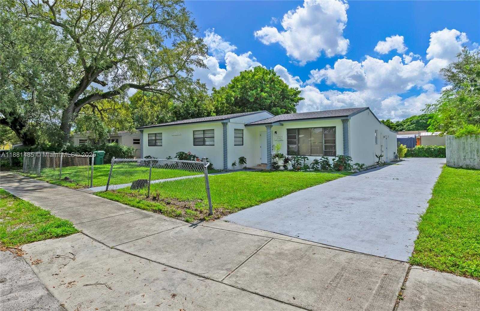 Small Image of 2960 NORTH WEST 165TH ST, Miami Gardens Number 3
