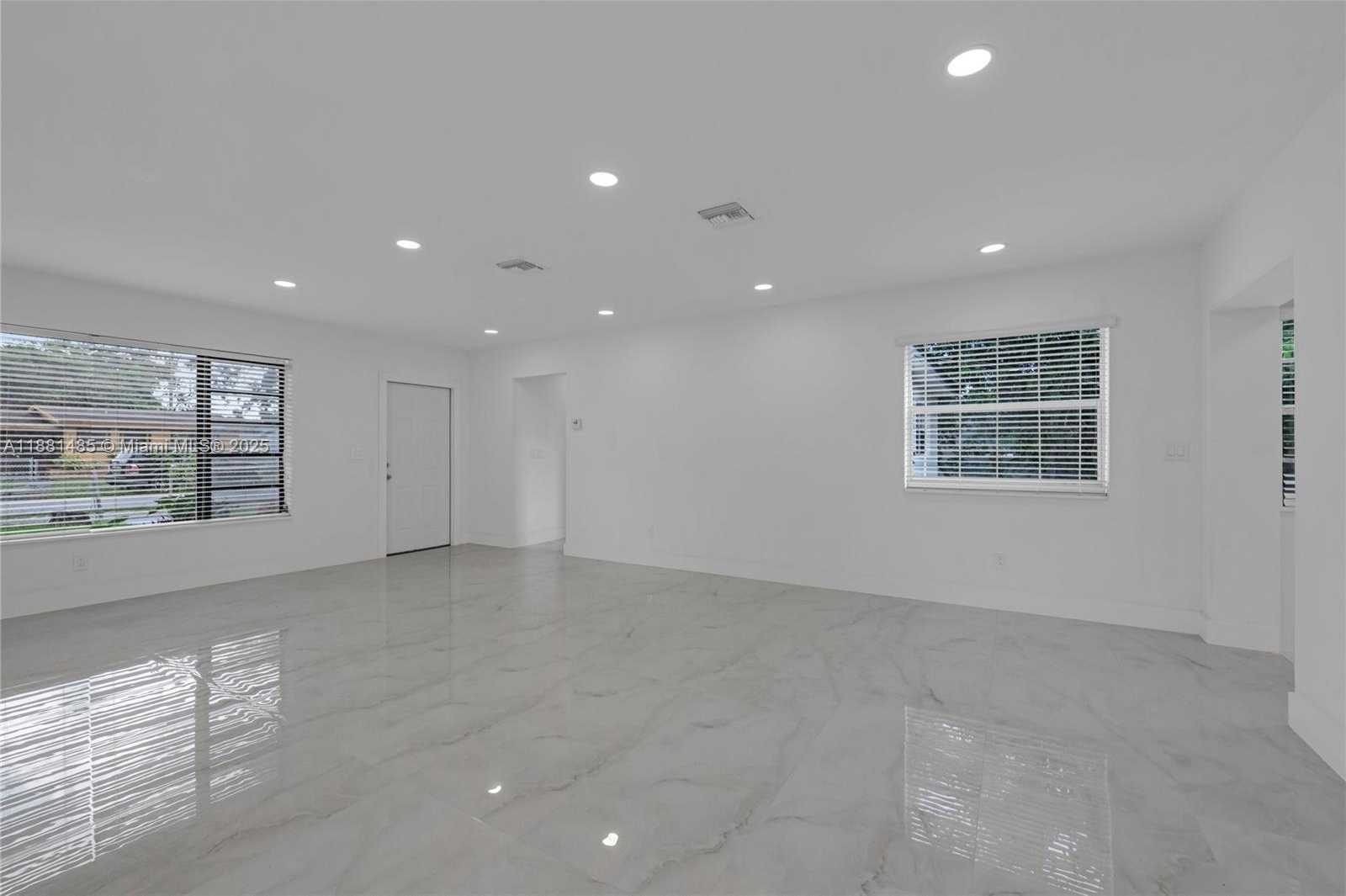 Small Image of 2960 NORTH WEST 165TH ST, Miami Gardens Number 6