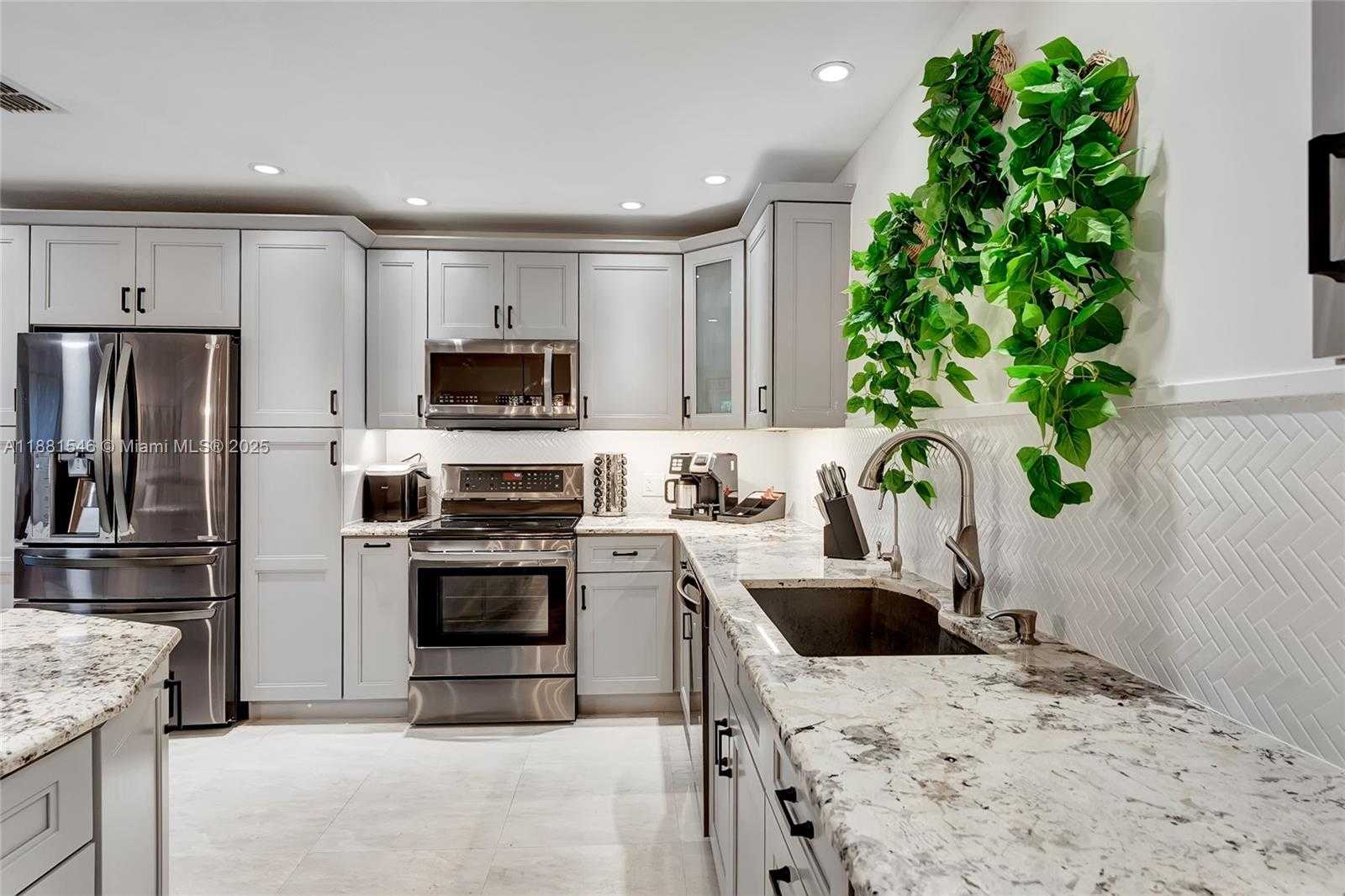 Small Image of 14330 SOUTH WEST 20TH ST, Davie Number 25