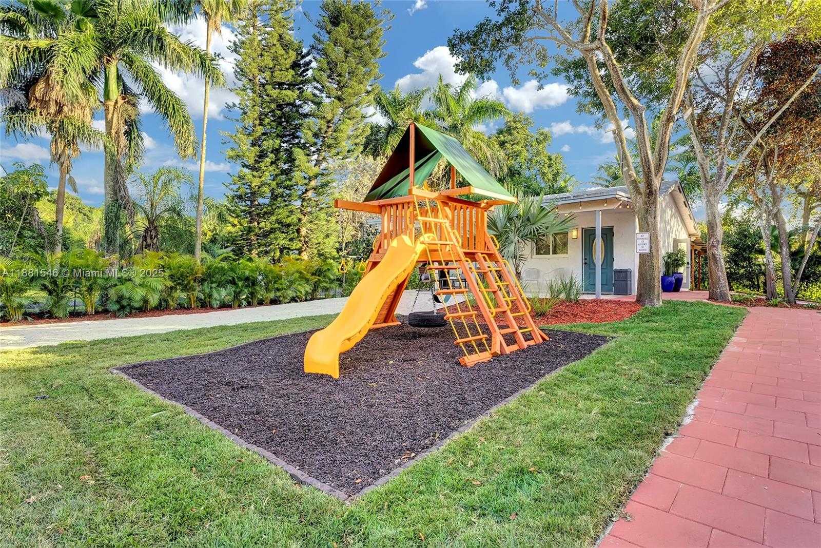 Small Image of 14330 SOUTH WEST 20TH ST, Davie Number 27