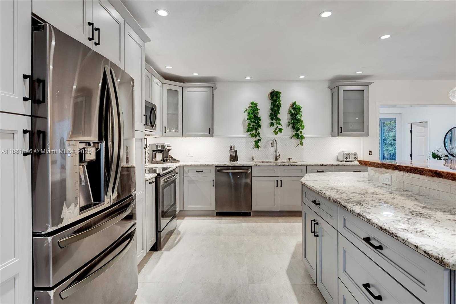 Small Image of 14330 SOUTH WEST 20TH ST, Davie Number 8