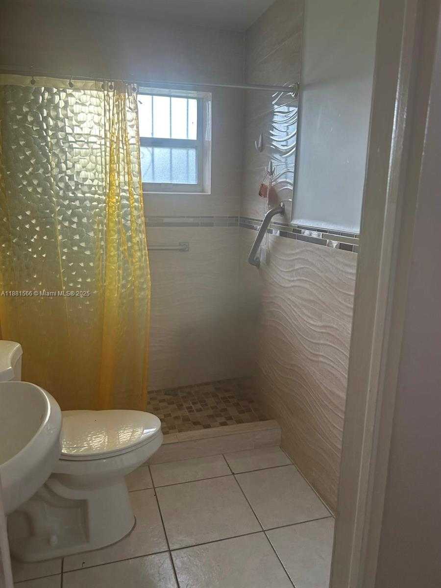 Small Image of 16350 NORTH WEST 37TH AVE, Miami Gardens Number 12