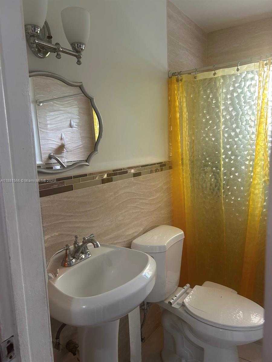 Small Image of 16350 NORTH WEST 37TH AVE, Miami Gardens Number 13
