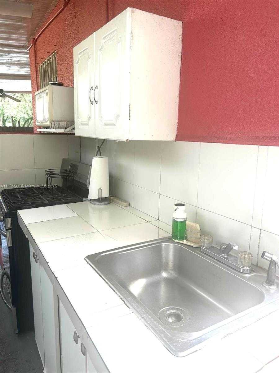 Small Image of 16350 NORTH WEST 37TH AVE, Miami Gardens Number 17