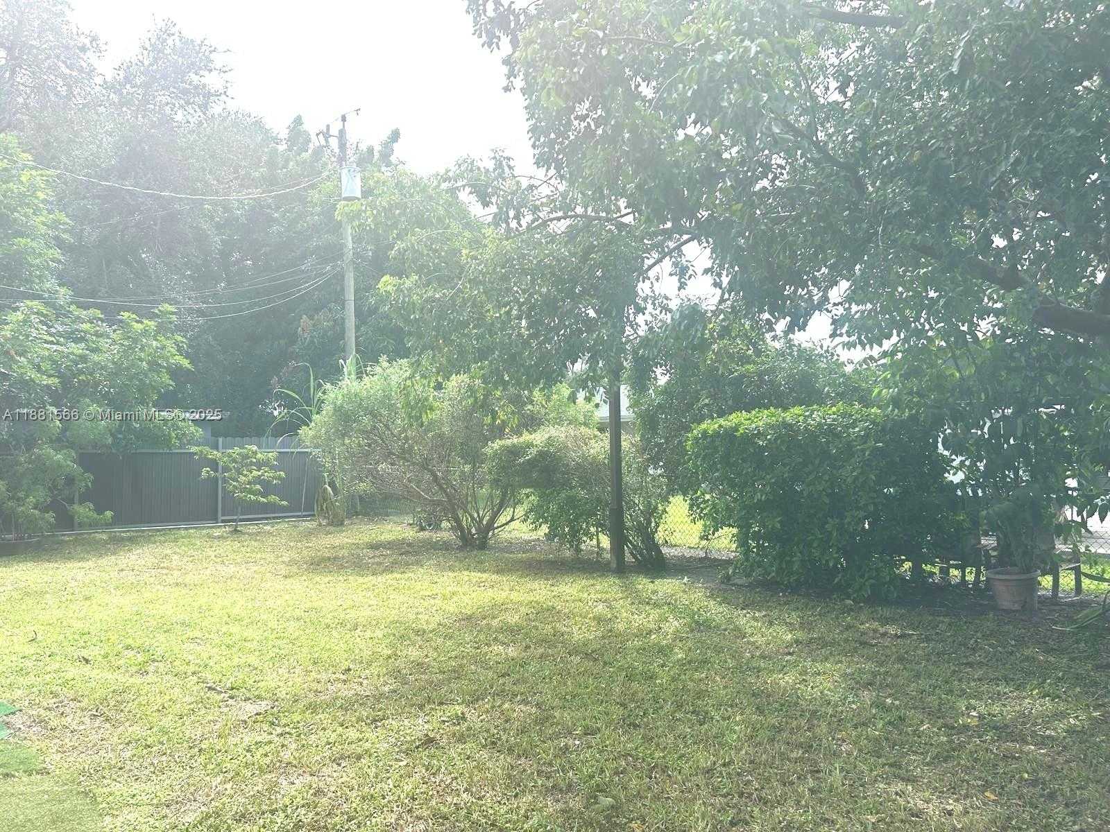Small Image of 16350 NORTH WEST 37TH AVE, Miami Gardens Number 25