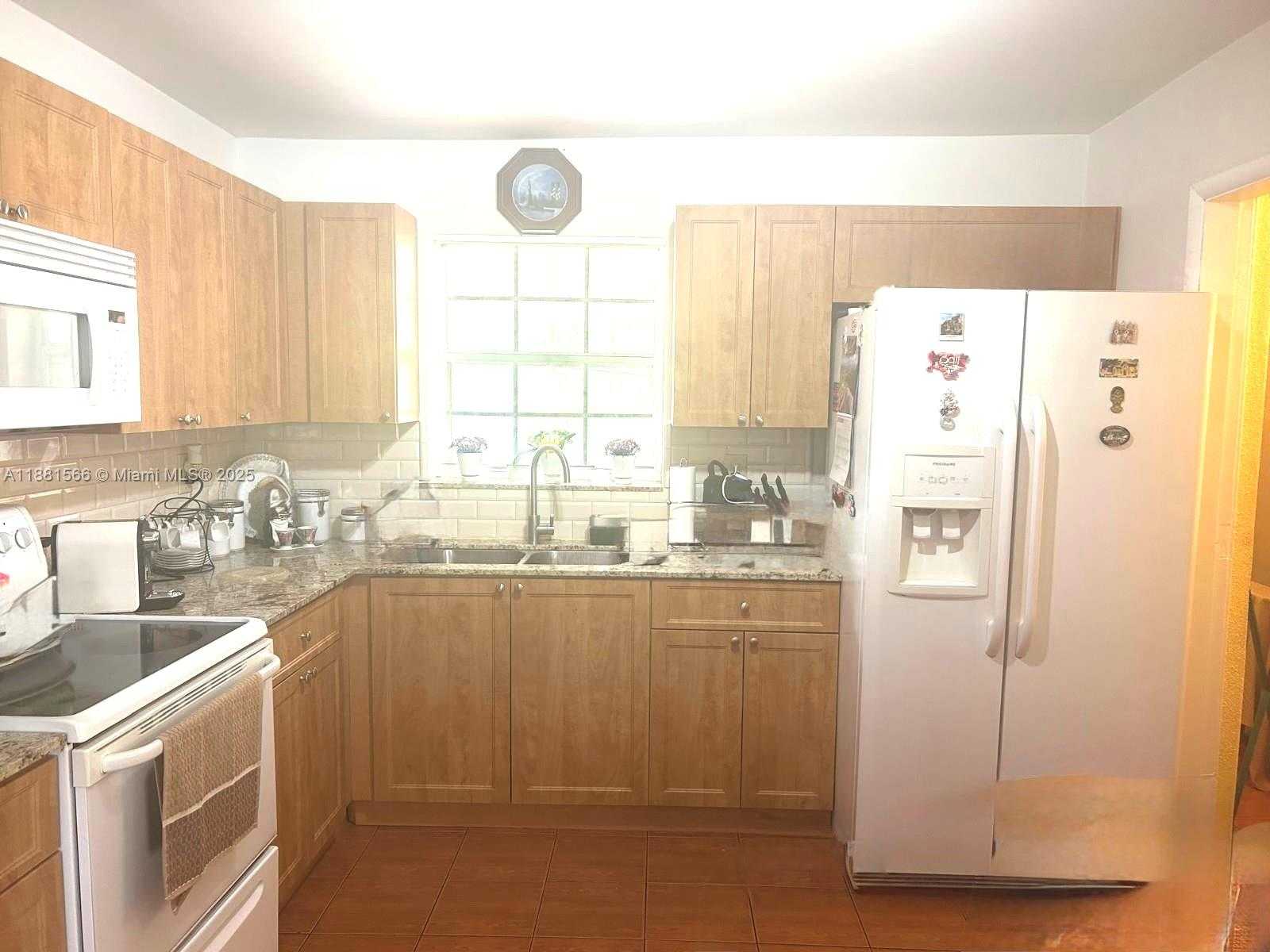 Small Image of 16350 NORTH WEST 37TH AVE, Miami Gardens Number 4