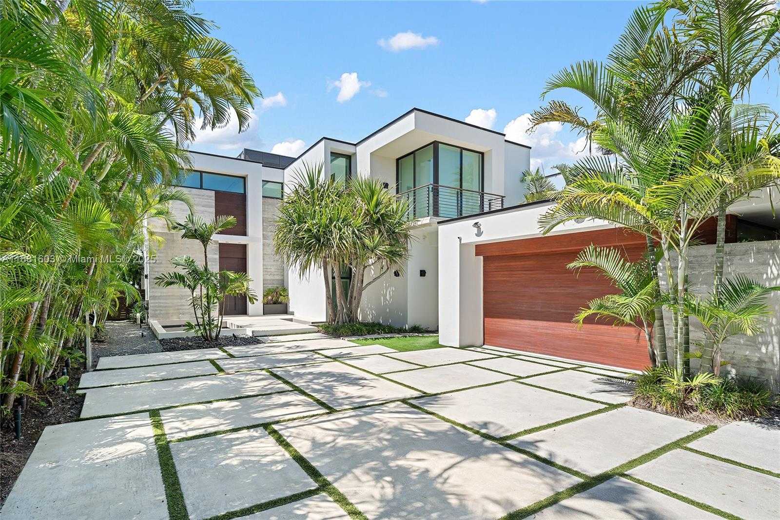 Small Image of 4510 PRAIRIE AVE, Miami Beach Number 2
