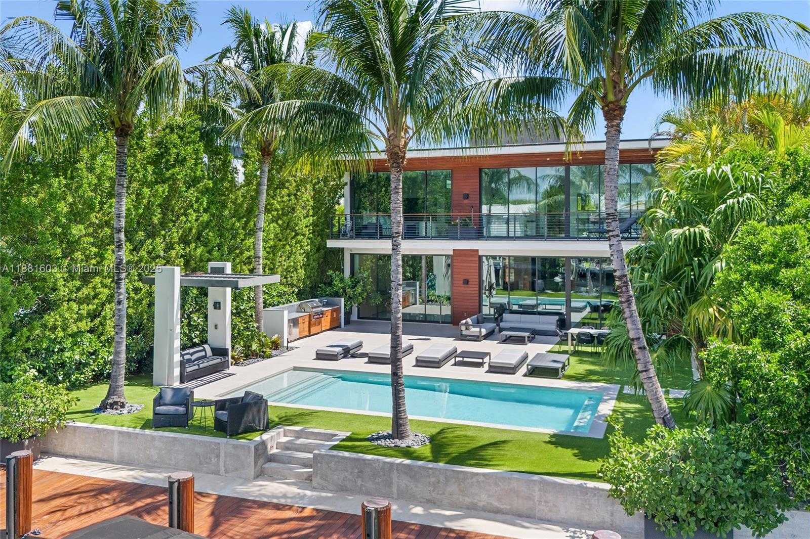 Small Image of 4510 PRAIRIE AVE, Miami Beach Number 3