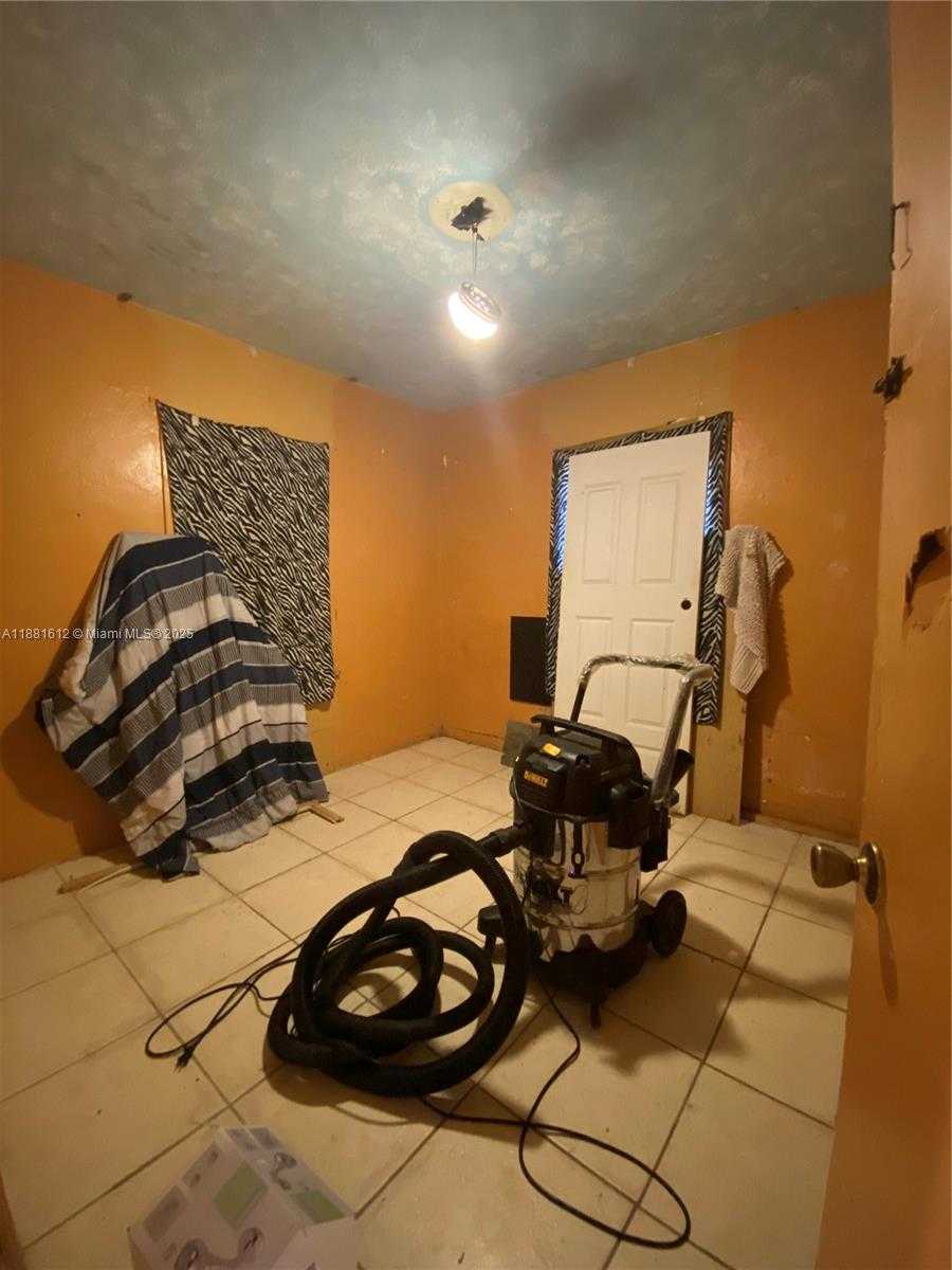 Small Image of 1305 DUNAD AVE, Opa-Locka Number 16