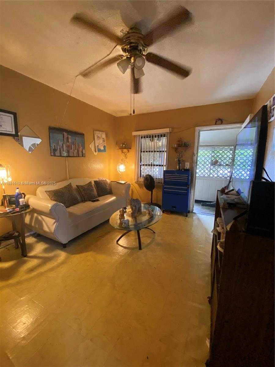 Small Image of 1305 DUNAD AVE, Opa-Locka Number 6