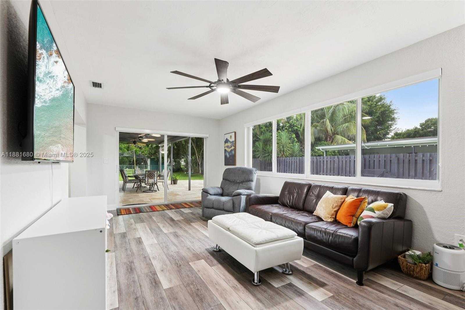Small Image of 2300 NORTH WEST 114TH AVE, Pembroke Pines Number 14
