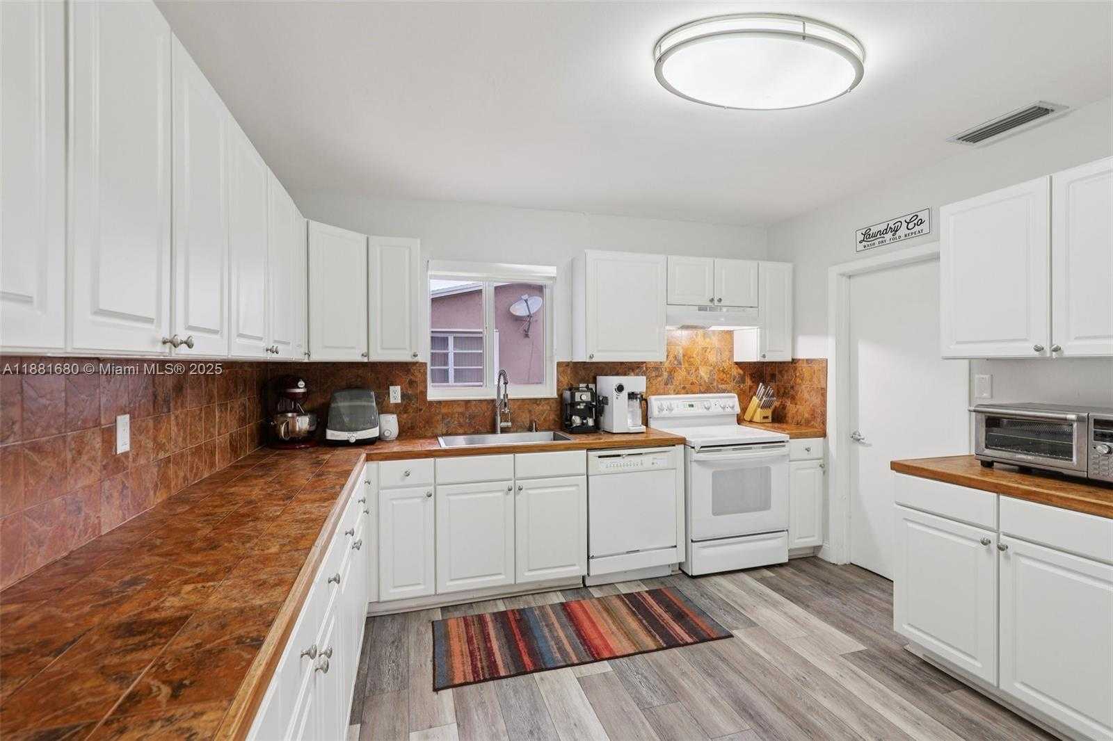 Small Image of 2300 NORTH WEST 114TH AVE, Pembroke Pines Number 18