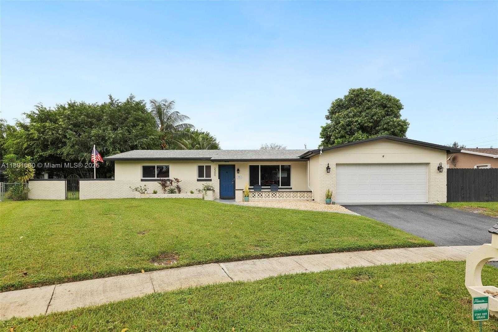 Small Image of 2300 NORTH WEST 114TH AVE, Pembroke Pines Number 2