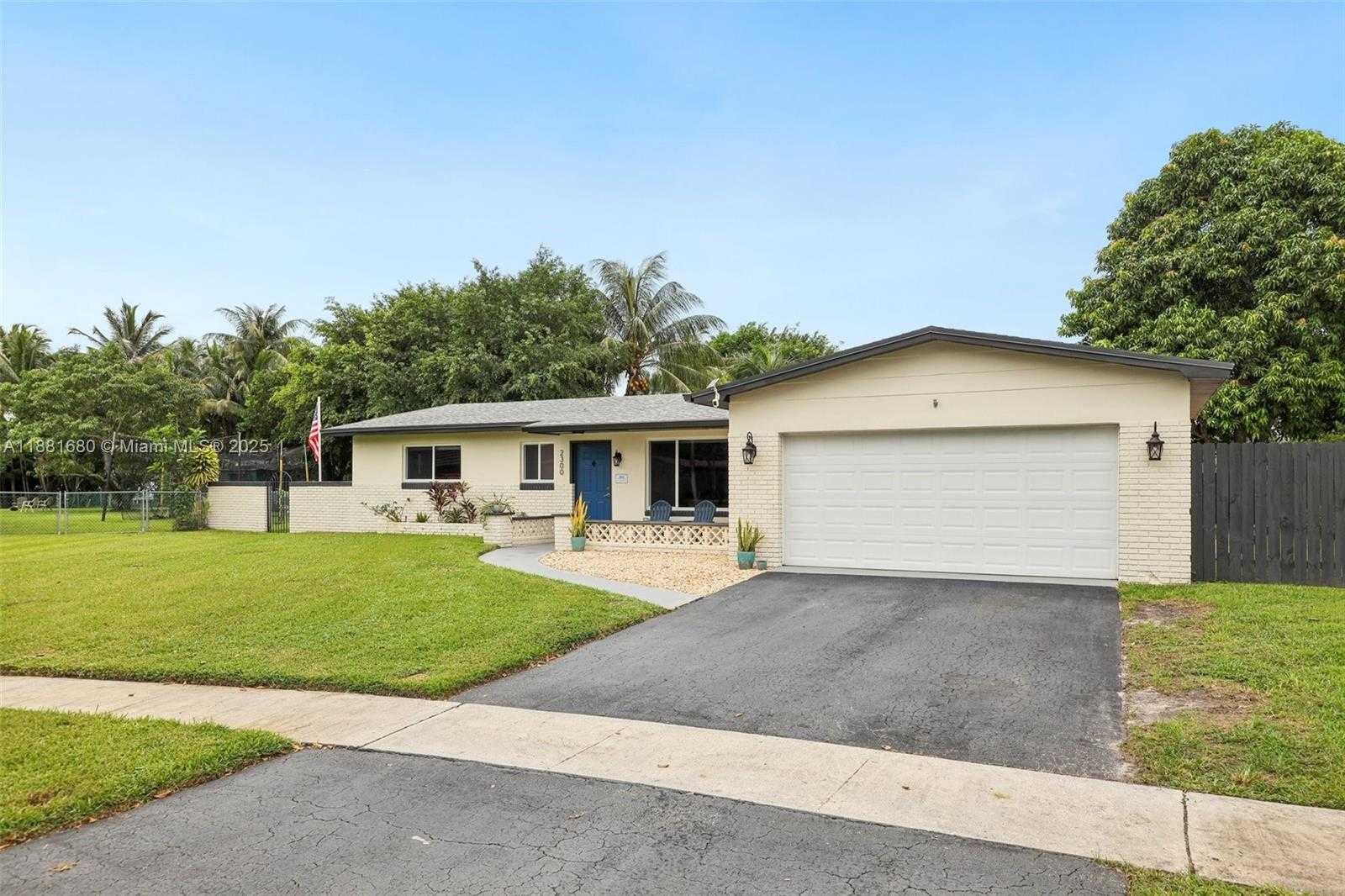 Small Image of 2300 NORTH WEST 114TH AVE, Pembroke Pines Number 3