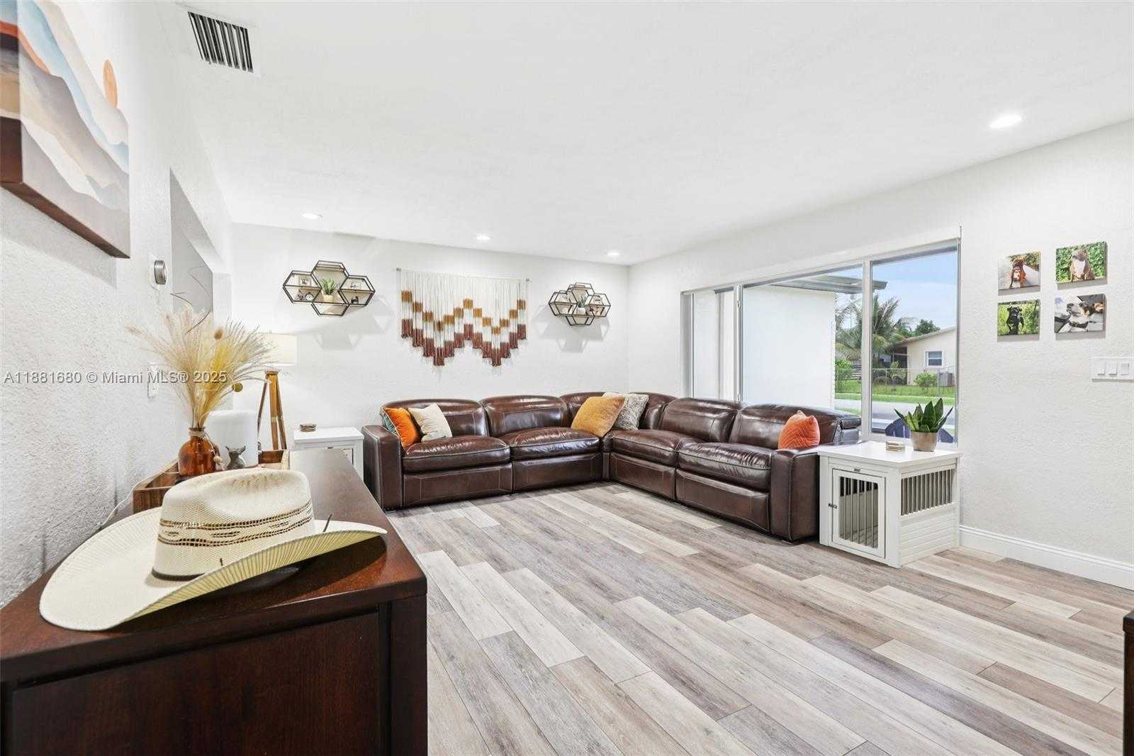 Small Image of 2300 NORTH WEST 114TH AVE, Pembroke Pines Number 8