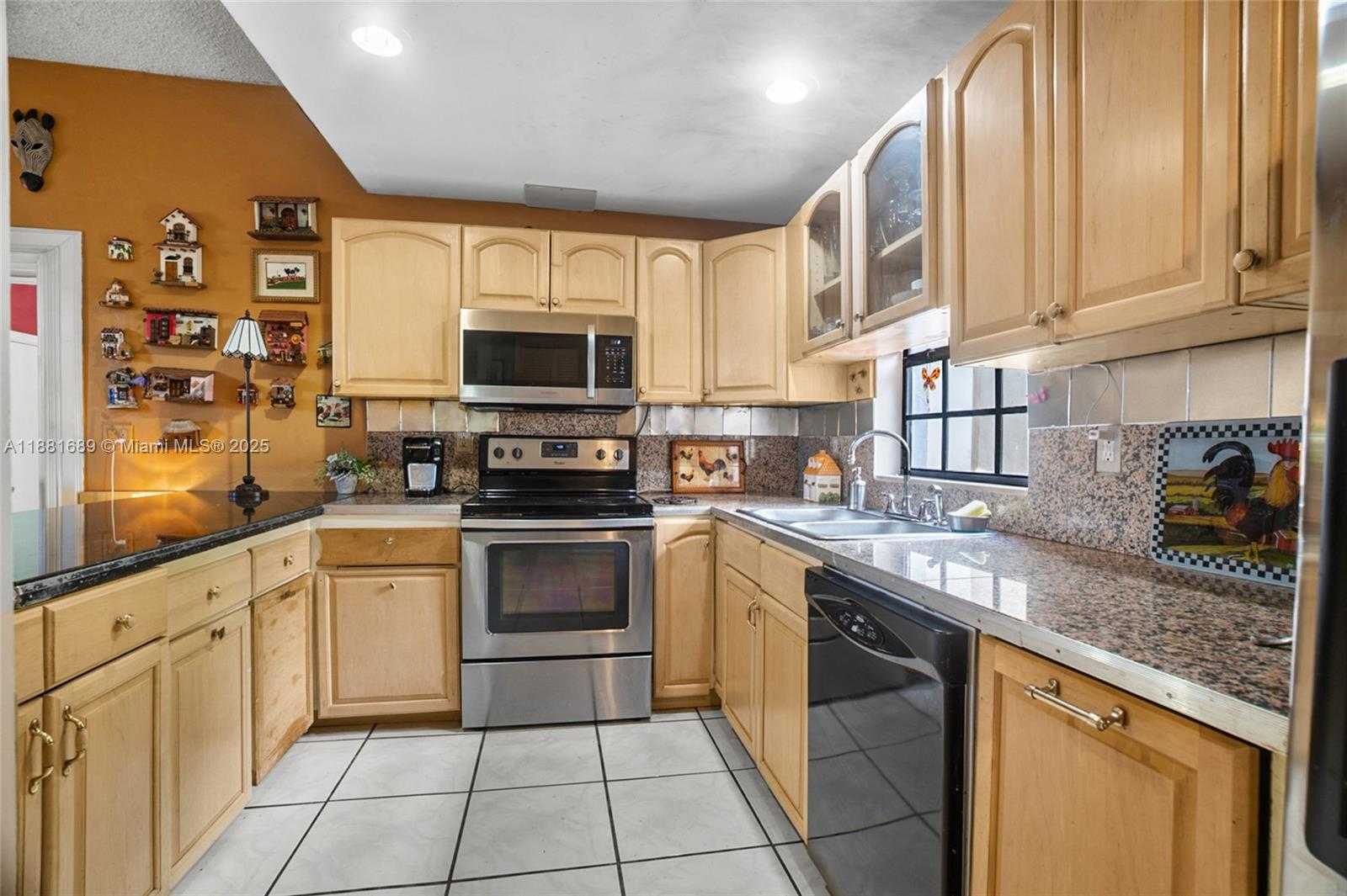 Small Image of 10031 SOUTH WEST 46TH ST, Miami Number 2