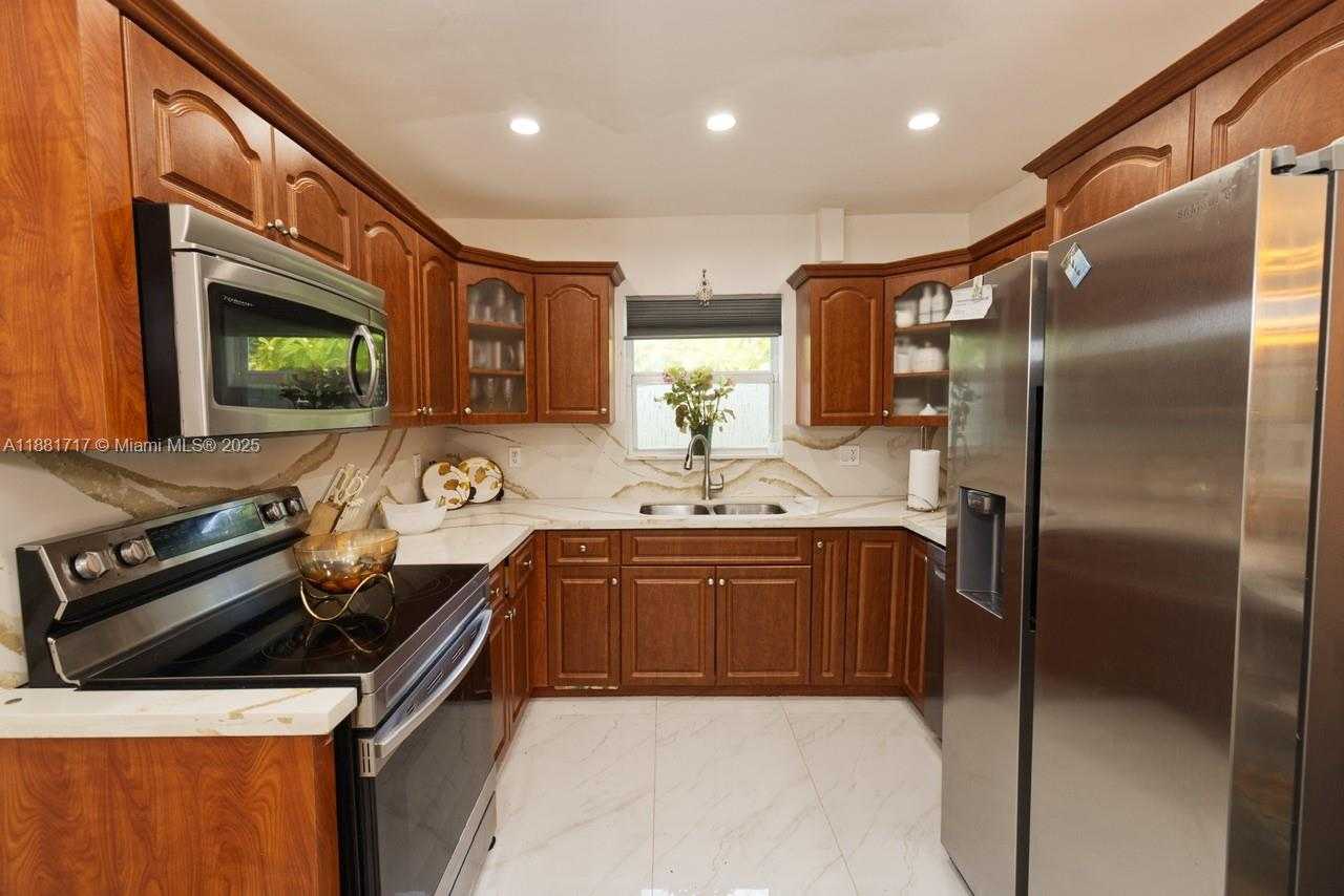 Small Image of 795 NORTH EAST 146 ST, North Miami Number 11