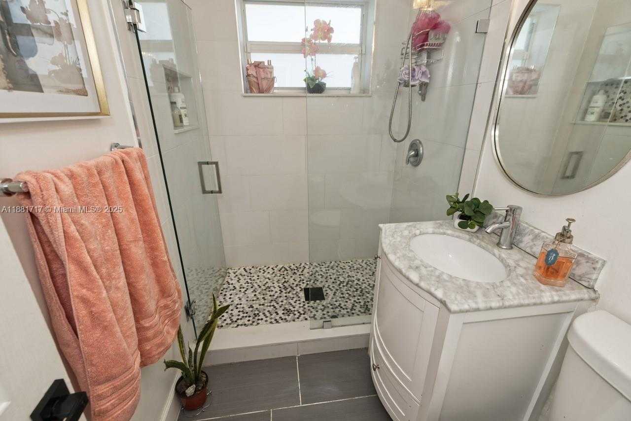Small Image of 795 NORTH EAST 146 ST, North Miami Number 12