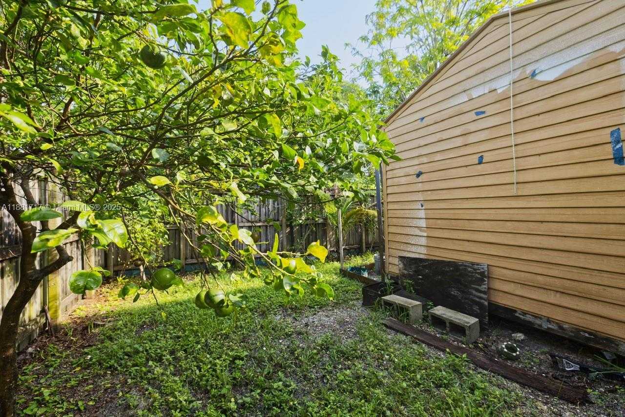 Small Image of 795 NORTH EAST 146 ST, North Miami Number 15