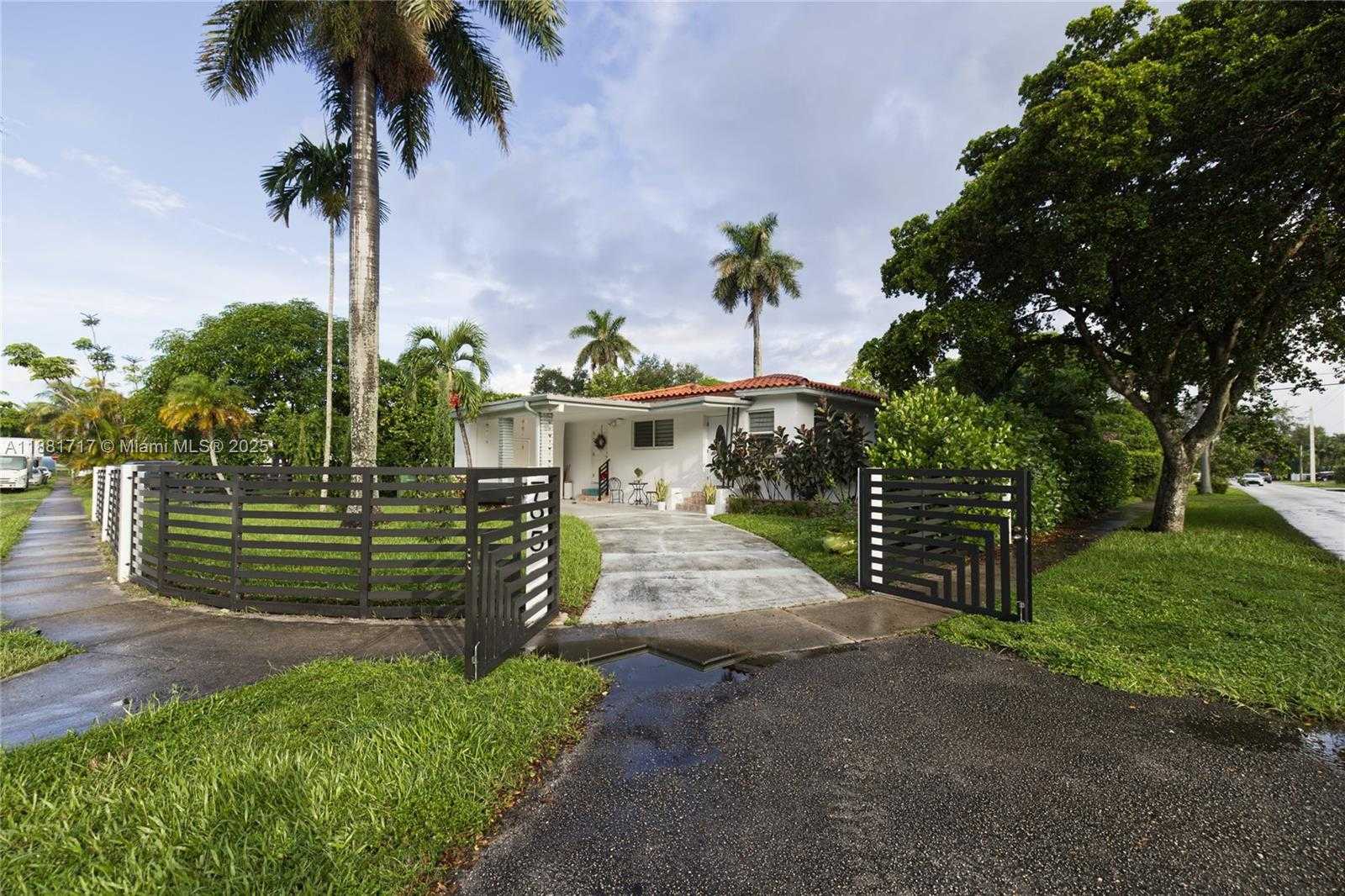 Small Image of 795 NORTH EAST 146 ST, North Miami Number 3