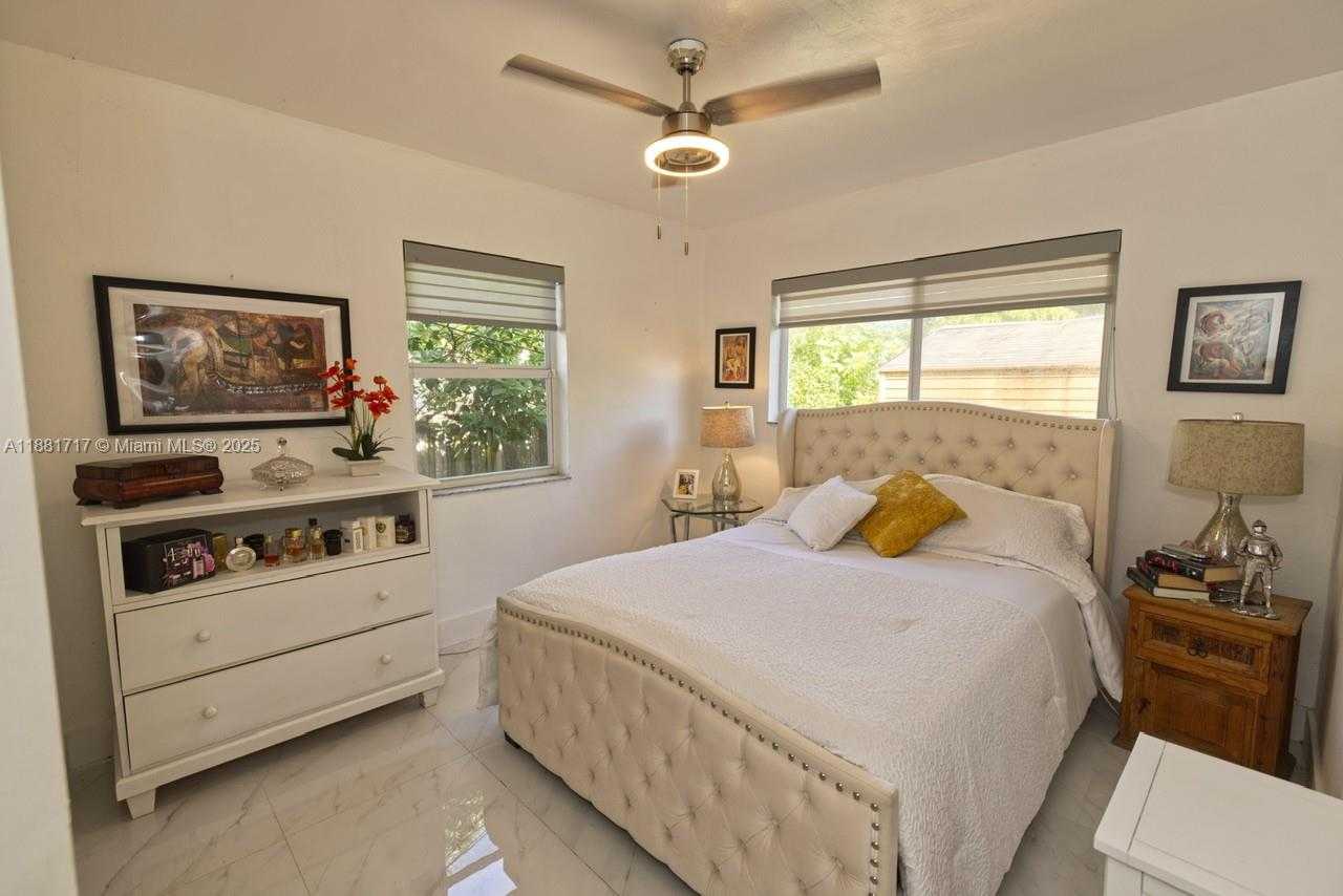 Small Image of 795 NORTH EAST 146 ST, North Miami Number 30