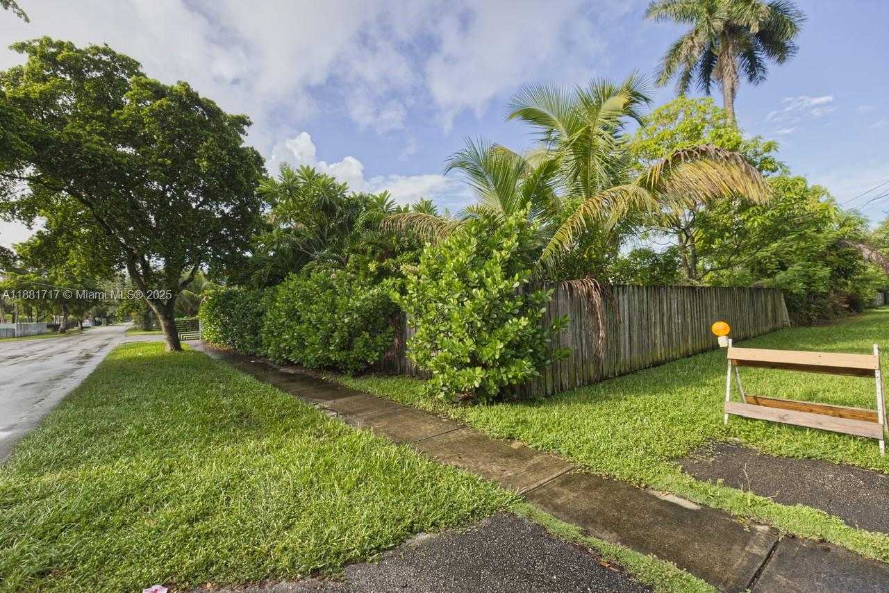 Small Image of 795 NORTH EAST 146 ST, North Miami Number 36