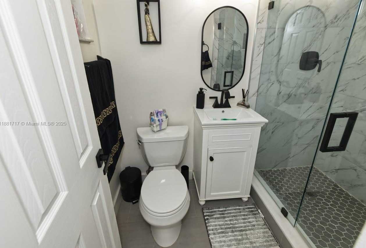 Small Image of 795 NORTH EAST 146 ST, North Miami Number 40