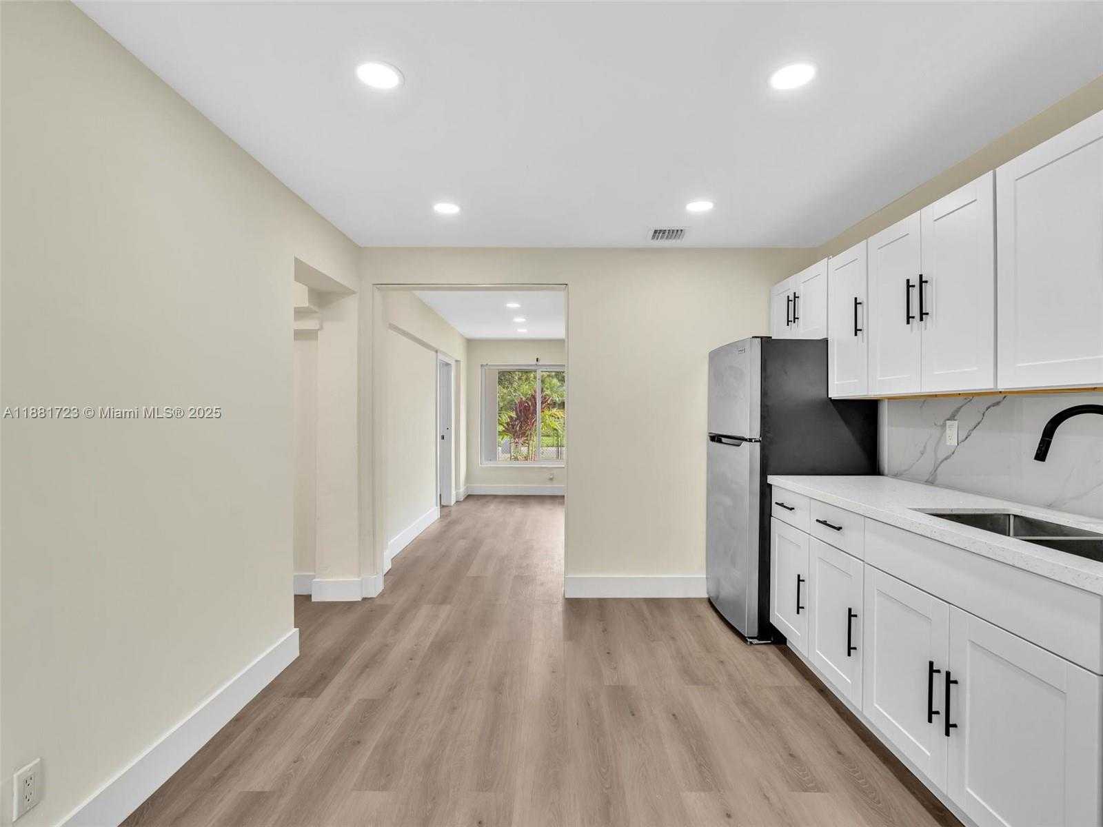 Small Image of 5710 RALEIGH ST, Hollywood Number 15