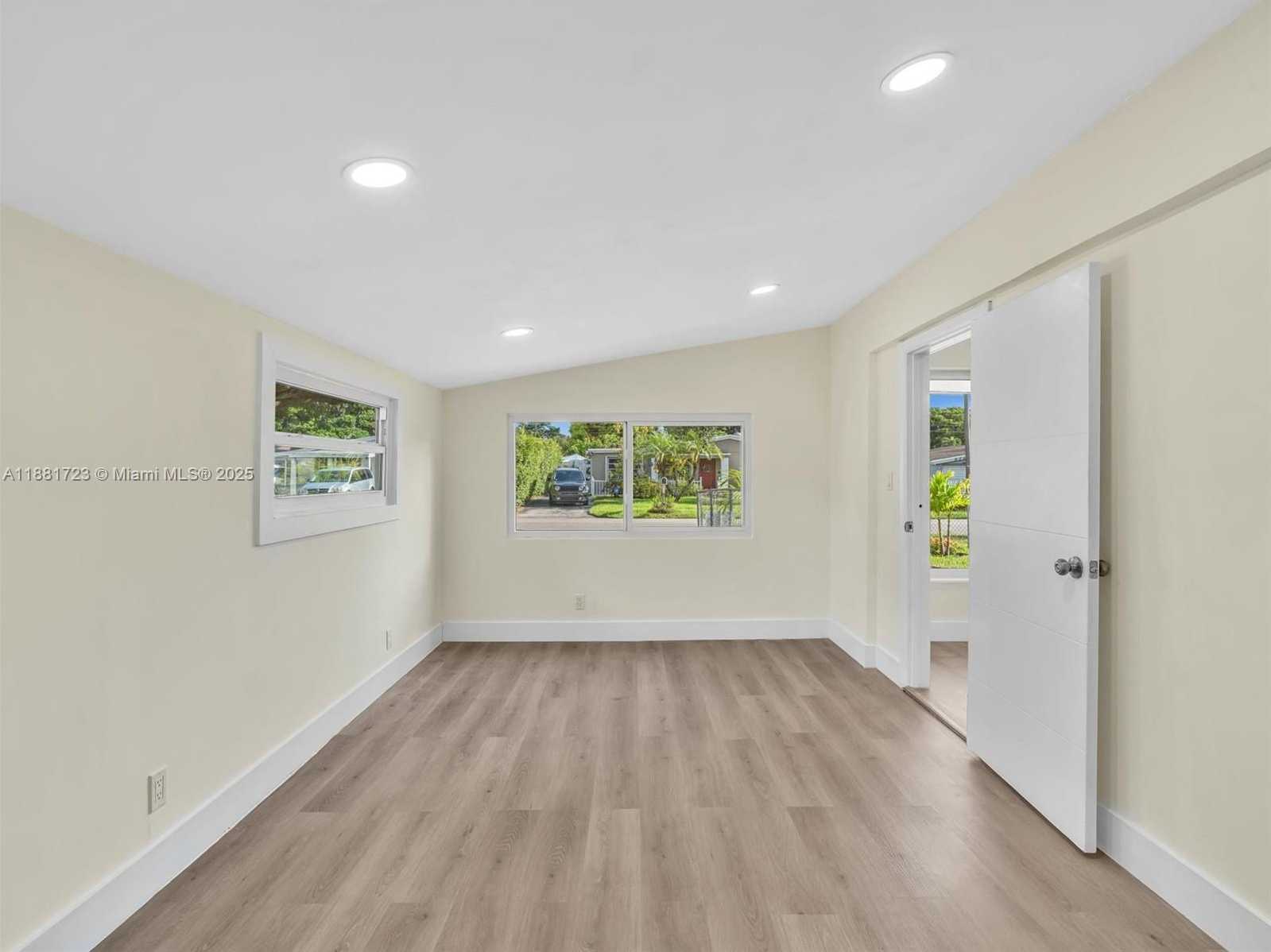 Small Image of 5710 RALEIGH ST, Hollywood Number 22