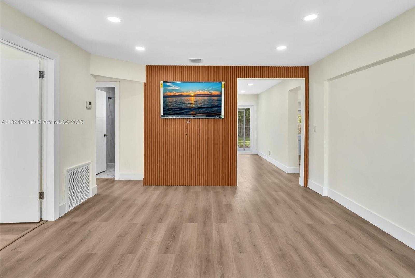Small Image of 5710 RALEIGH ST, Hollywood Number 28