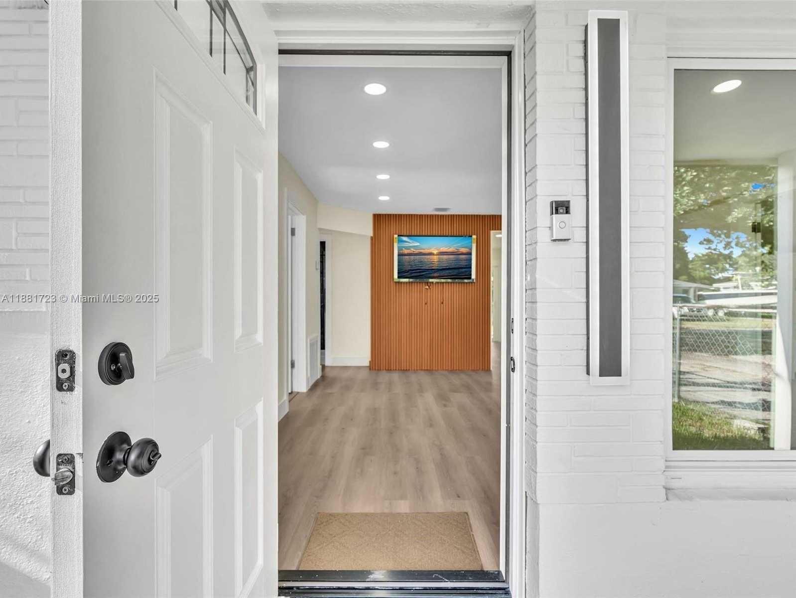 Small Image of 5710 RALEIGH ST, Hollywood Number 3