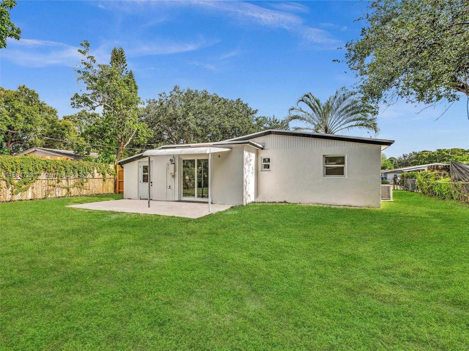 Small Image of 5710 RALEIGH ST, Hollywood Number 36