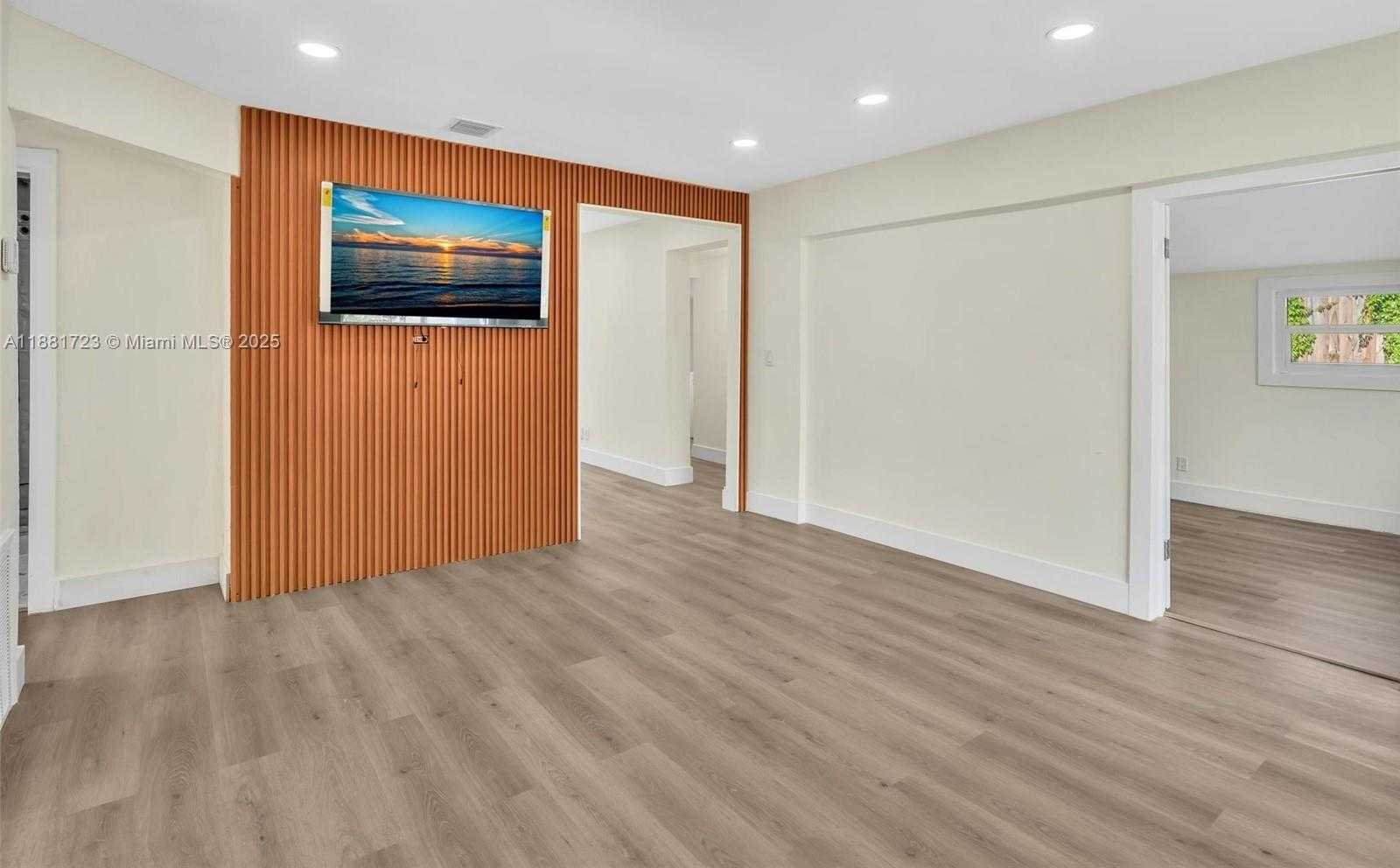 Small Image of 5710 RALEIGH ST, Hollywood Number 7