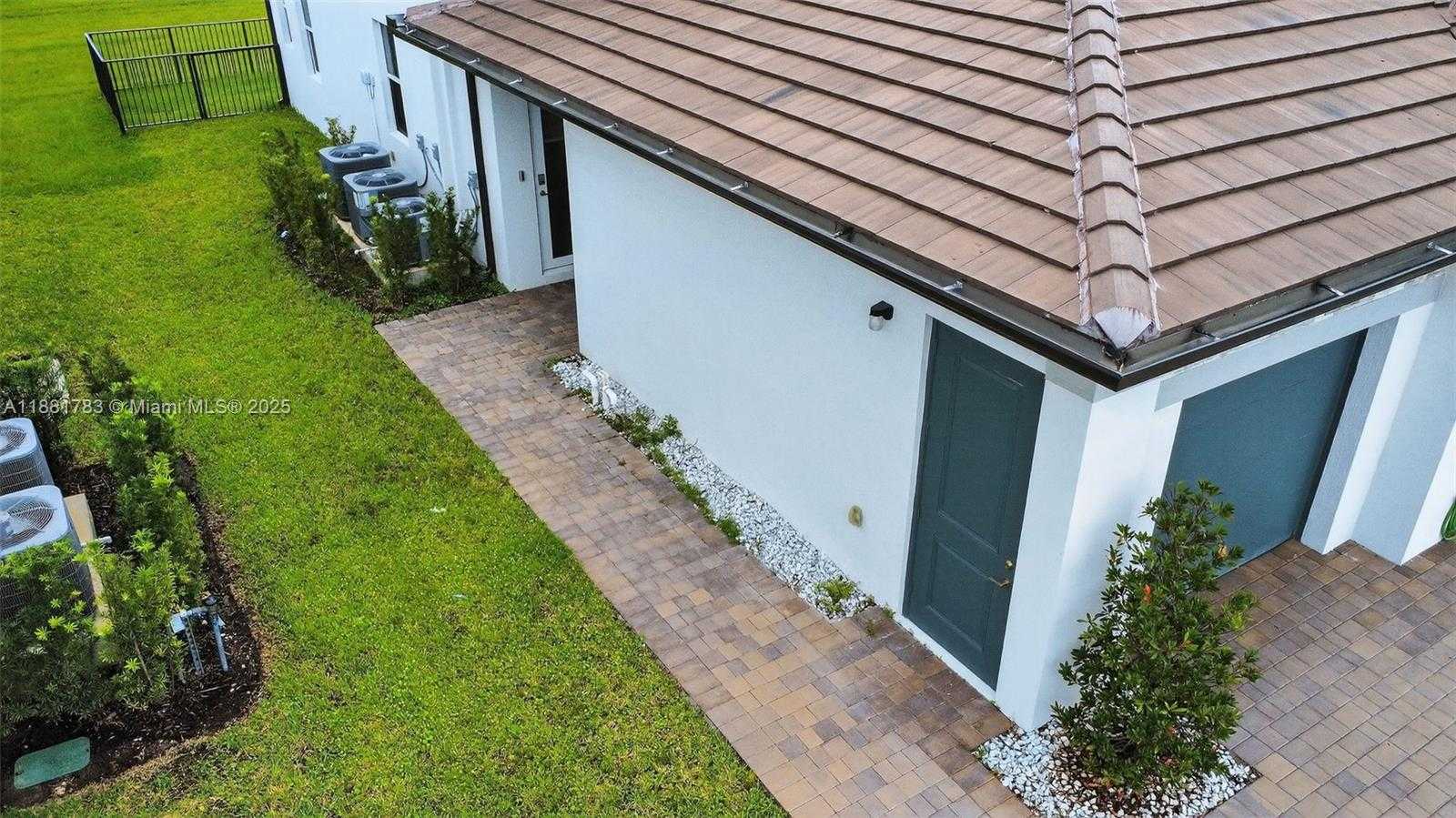 Small Image of 4367 SOUTH WEST 123 LN, Davie Number 10