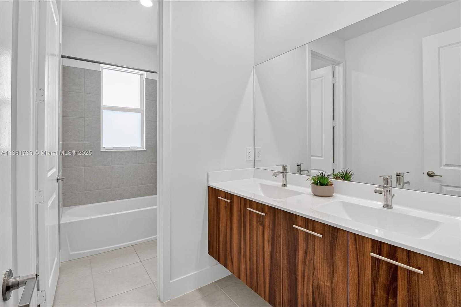 Small Image of 4367 SOUTH WEST 123 LN, Davie Number 24