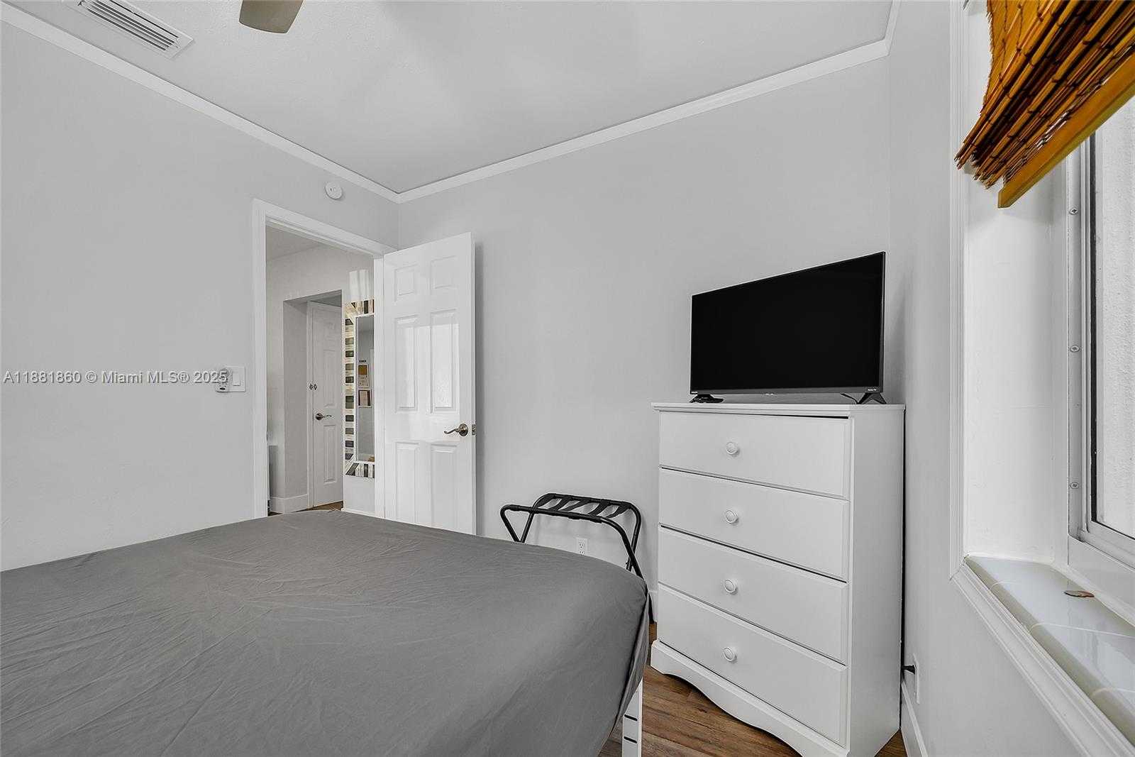 Small Image of 4881 NORTH EAST 2ND AVE, Oakland Park Number 14