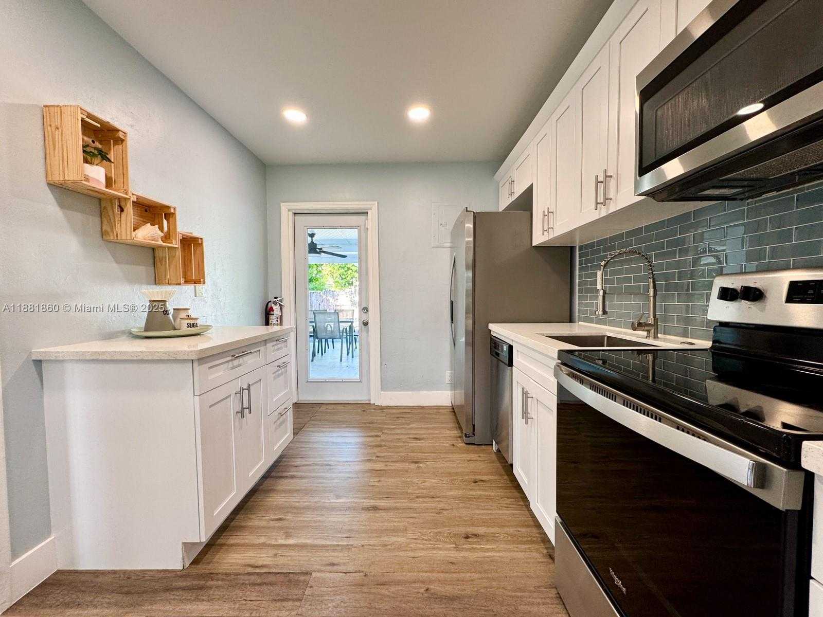Small Image of 4881 NORTH EAST 2ND AVE, Oakland Park Number 2